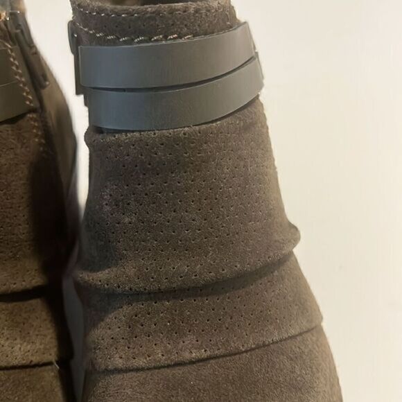 Earth Origins Oakland Odel Olive Green Side Zip Slip On Suede Booties Sz 7 NWOB - Picture 13 of 15